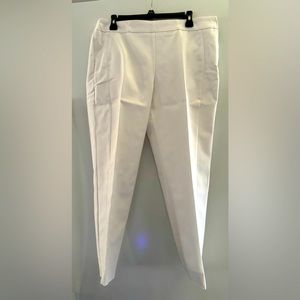 White flat front Ellen Tracy pants